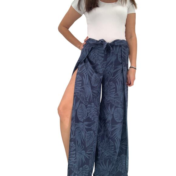 2/$30 FORTUNE Swimwear Pants Size S Celine Wrapped Flare Pant Petal Pebble Navy - Picture 1 of 7